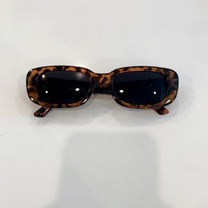 1 pair of new cheetah-print rectangular sunglasses